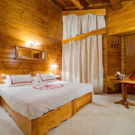Hotel Les Campanules By Les Etincelles 4*